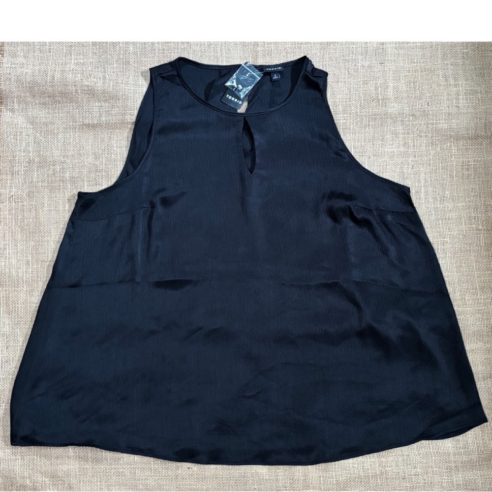 Torrid Black Keyhole Ribbed Crepe Fabric Sleeveless Blouse 2X Minimalist Goth